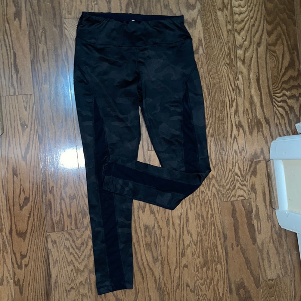 90• Degree by Reflex Camouflage Athletic leggings. Size M